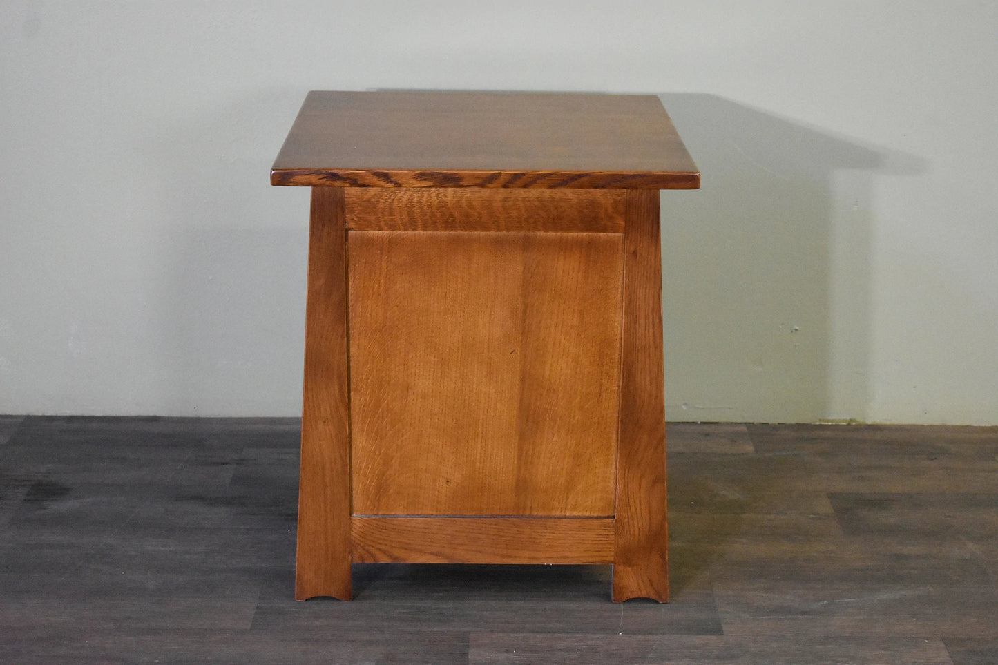 Mission Style Solid Quarter Sawn Oak Keyhole End Table - Michael's Cherry