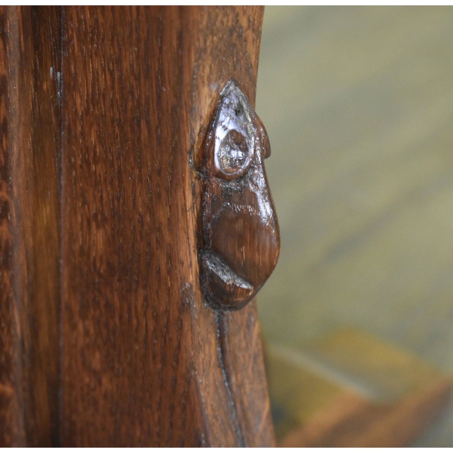 Mission Solid Oak Mouse Detail End Table