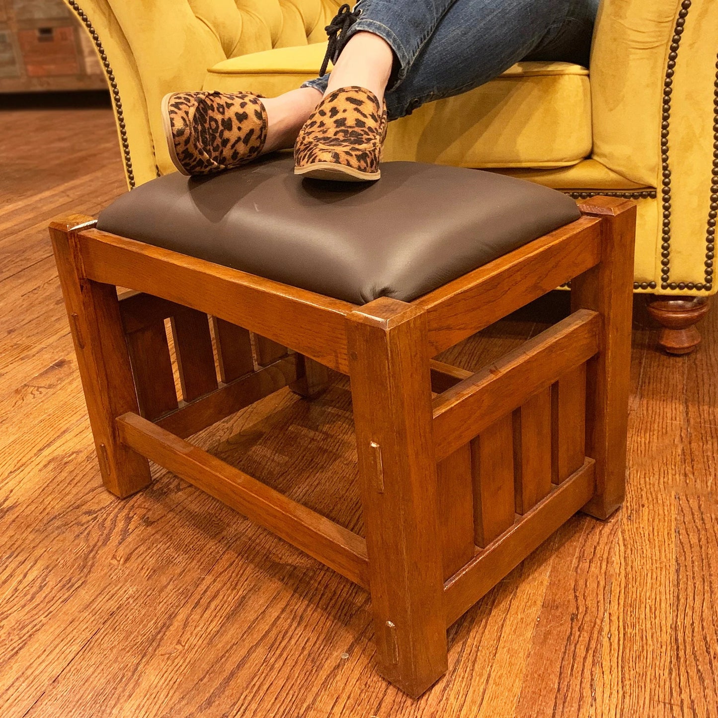 Mission Oak Foot Stool - Wide Spindles (2 Colors Available)